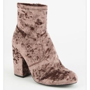 Steve Madden Gaze Boots in Women